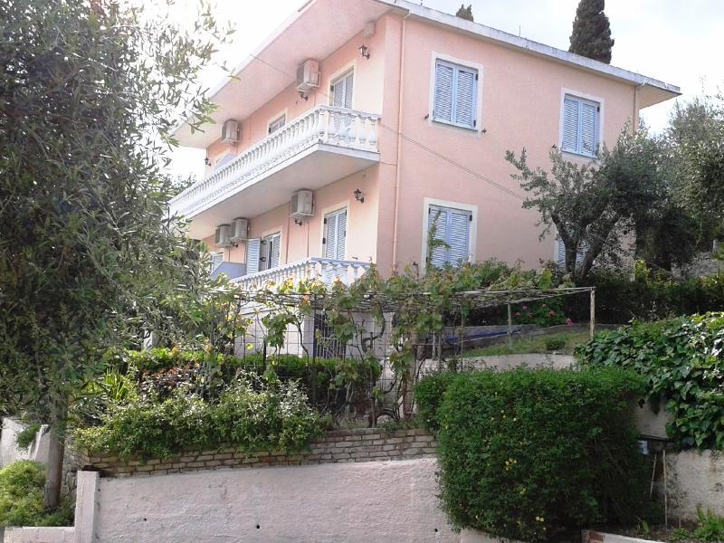 Apostolos&Eleni Family Apartments Perama  Exterior foto